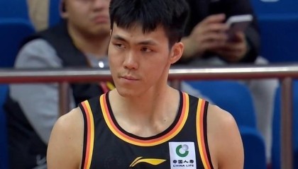 开云体育官方入口-历史罕见里程碑！庞峥麟“菜鸟”赛季入选CBA本土最佳一阵